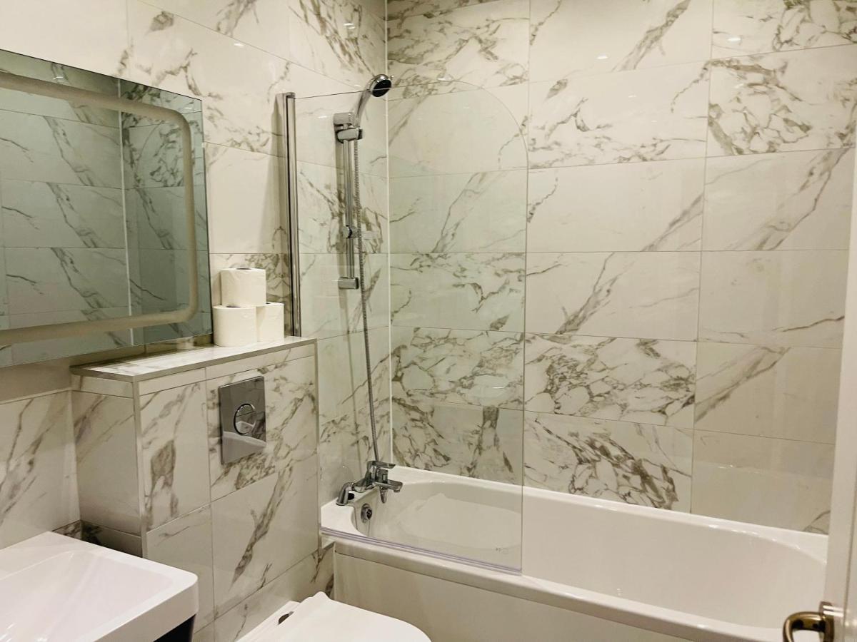 Salt Hill Windsor Legoland Eton Heathrow Luxury 2 Bed 1 Bath Free Parking Appartement Slough Buitenkant foto