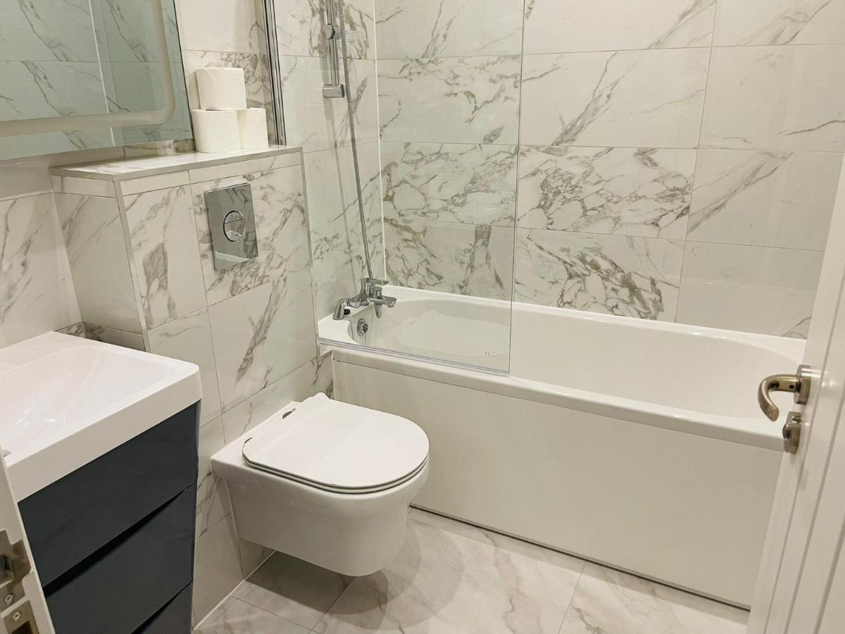 Salt Hill Windsor Legoland Eton Heathrow Luxury 2 Bed 1 Bath Free Parking Appartement Slough Buitenkant foto